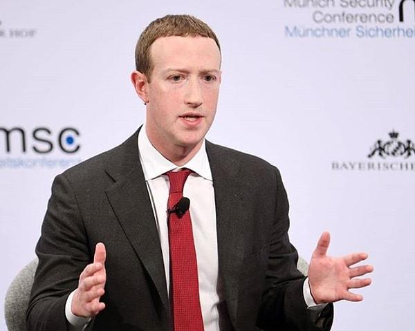 7. Microsoft, Google, Viacom ve Yahoo gibi birçok şirket Facebook'u satın almaya çalışmıştır ama Zuckerberg bütün teklifleri reddetmiştir.
