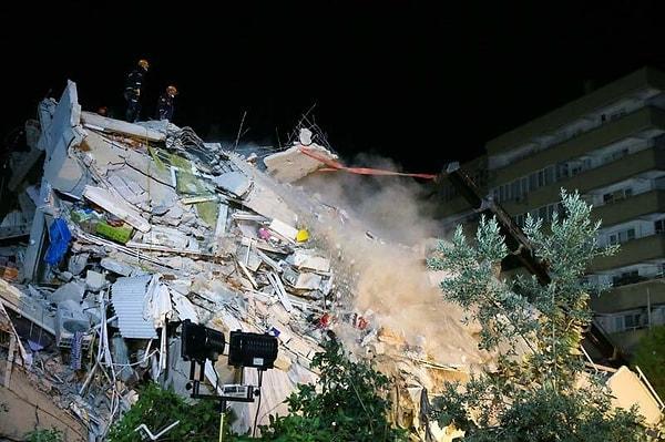 22:20 AFAD depremde hayatını kaybedenlerin sayısının 39'a yükseldiğini açıkladı.