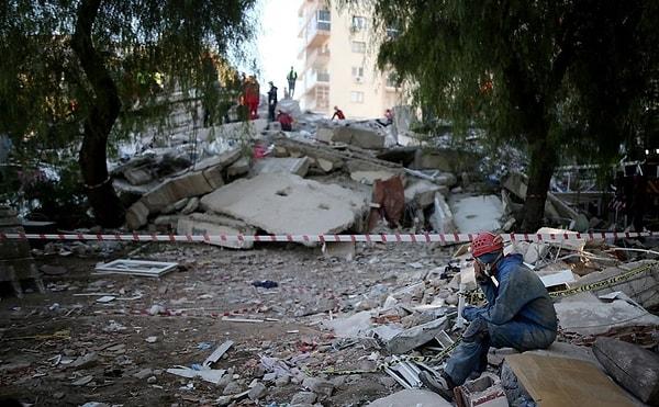 İzmir'de cuma günü meydana gelen depremden sonra bazı binalar yıkıldı ve pek çoğu da önemli derecede hasar gördü, bildiğiniz gibi.