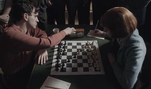 4. Satranç oynanan sahnelerdeki hamlelerin hepsi önceden satranç danışmanları Garry Kasparov ve Bruce Pandolfini tarafından hazırlanmış. Bu ikili ayrıca bütün aktörlere de yardım etmiş.