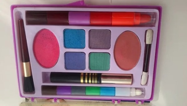 1. Такого типа косметичка была мечтой любой девушки