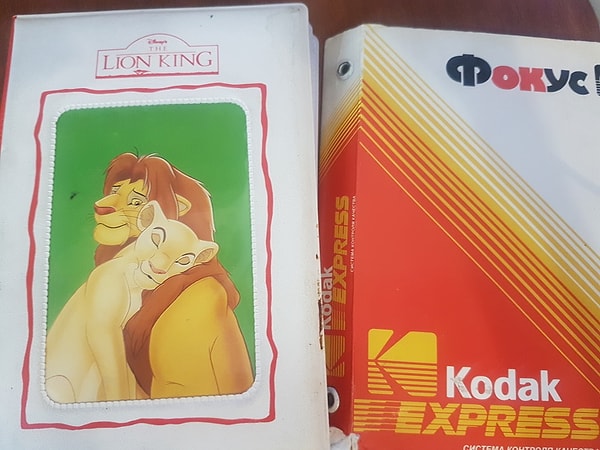 16. А все фотографии были бумажными, сначала на пленке, а потом в альбоме