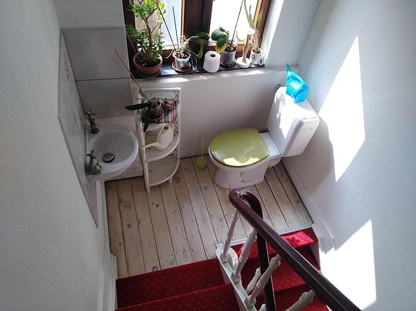 3. Airbnb'deki bu evde tuvalet iki kat arasında.