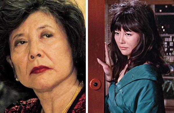 12. 'Casino Royale' filmindeki poker oynayan oyunculardan biri Tsai Chin'dir, bu aktris 1967 yapımı 'İnsan İki Kere Yaşar' filminde Bond'un kız arkadaşıdır.