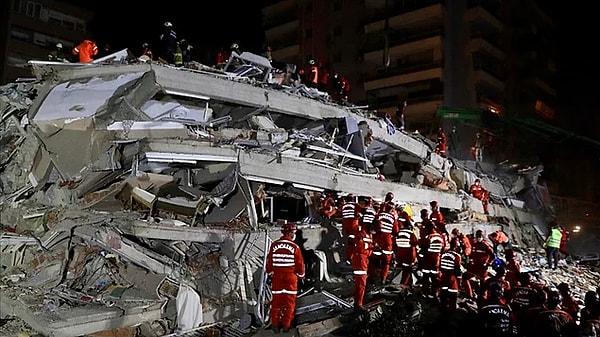 8. İzmir depreminde yıkılan binanın alt katındaki marketin kolon kesip dış duvarı yıkarak camekana çevirmesi...