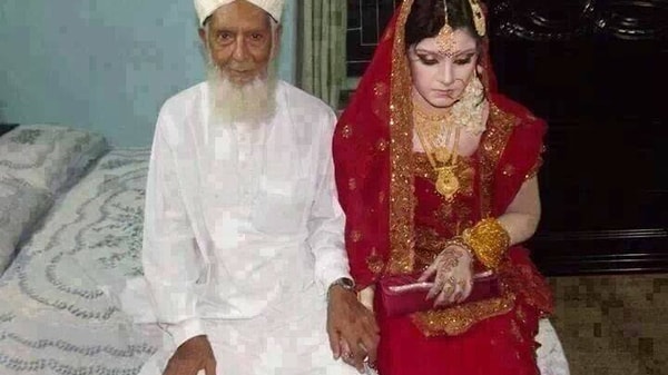 Эта странная традиция является абсолютно нормальным для бангладешского племени "Манди".