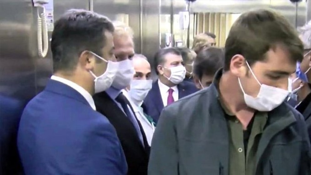 Sürekli Sosyal Mesafe Uyarısı Yapan Sağlık Bakanı Koca, 10 Kişiyle Asansöre Bindi!