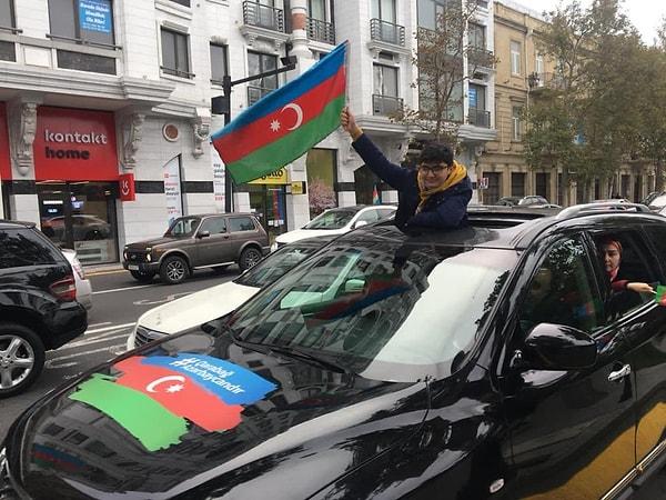 Azerbaycanlılar Şuşa'nın kurtarılmasını kutladı