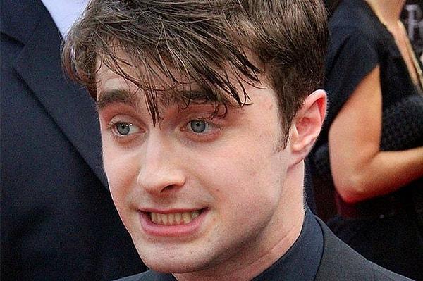 1. "Bir etkinlikte Daniel Radcliffe'e tatlı servisi yaparken ayağım takıldı ve biraz üstüne döktüm. Kendisi bir anda ayağa kalktı ve BENDEN özür diledi. Çok tatlıydı ve iyi miyim diye defalarca sordu."