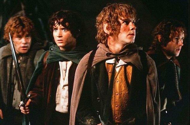 23. "Yüzüklerin Efendisi filminin çekimleri devam ederken, Hobbitlerin hepsi bir anda annemin film sattığı mağazaya girmiş ve bütün Peter Jackson filmlerini kiralamışlar."