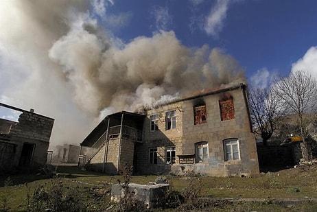 Yenilginin Ardından Bölgeyi Terk Etmeye Başlayan Ermeniler Evlerini Ateşe Veriyor