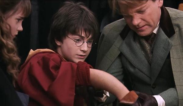 15. Harry Potter'da okul hastanesinde bir gecede Harry'nin kemiklerini yeniden oluşturabildiler.