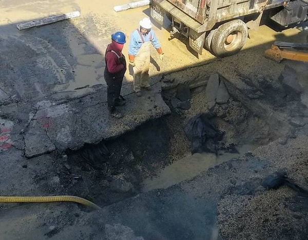 28. "Я понятия не имею, как этот кусок асфальта все еще выдерживает того мужика".