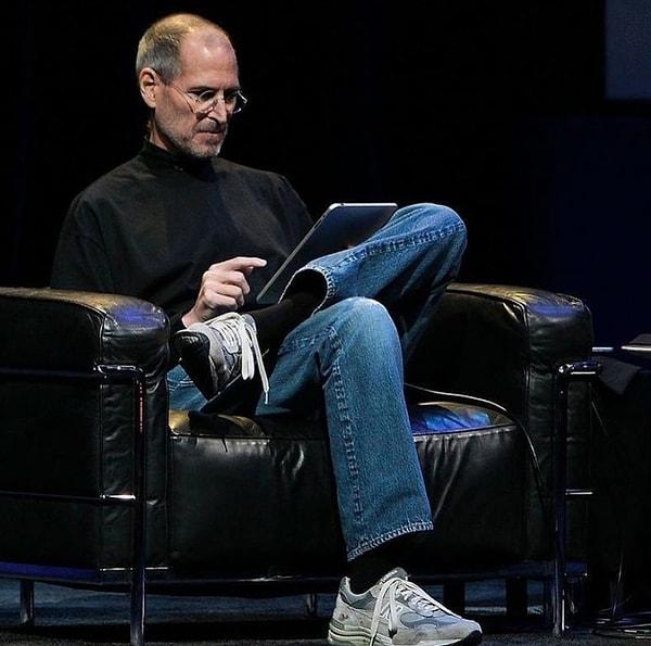 10. Steve Jobs'ın paket açma deneyimi üzerine çalışan bir takımı vardı.