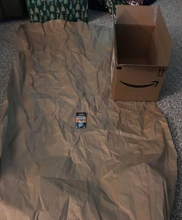 5. "Наверное, в службе доставки закончились конверты".