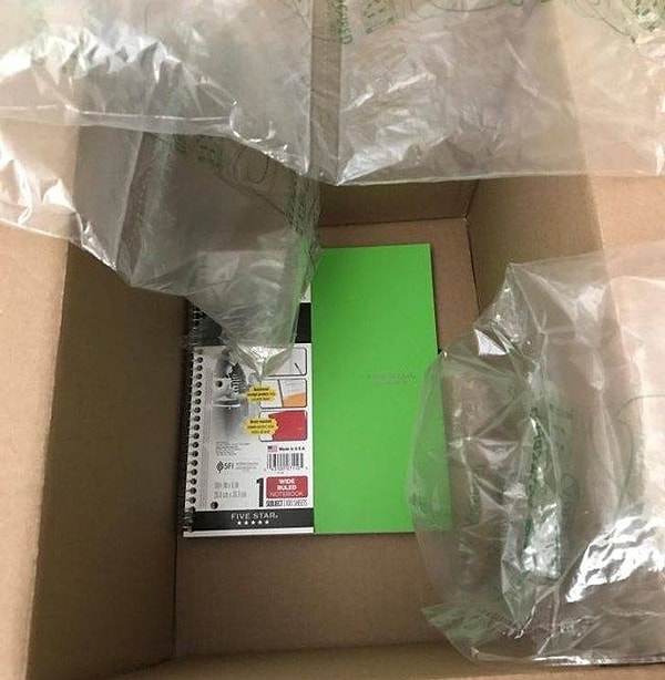 9. "Дополнительно заказала тетрадку, чтобы доставка была бесплатной. Что ж, она приехала в отдельной большой коробке".