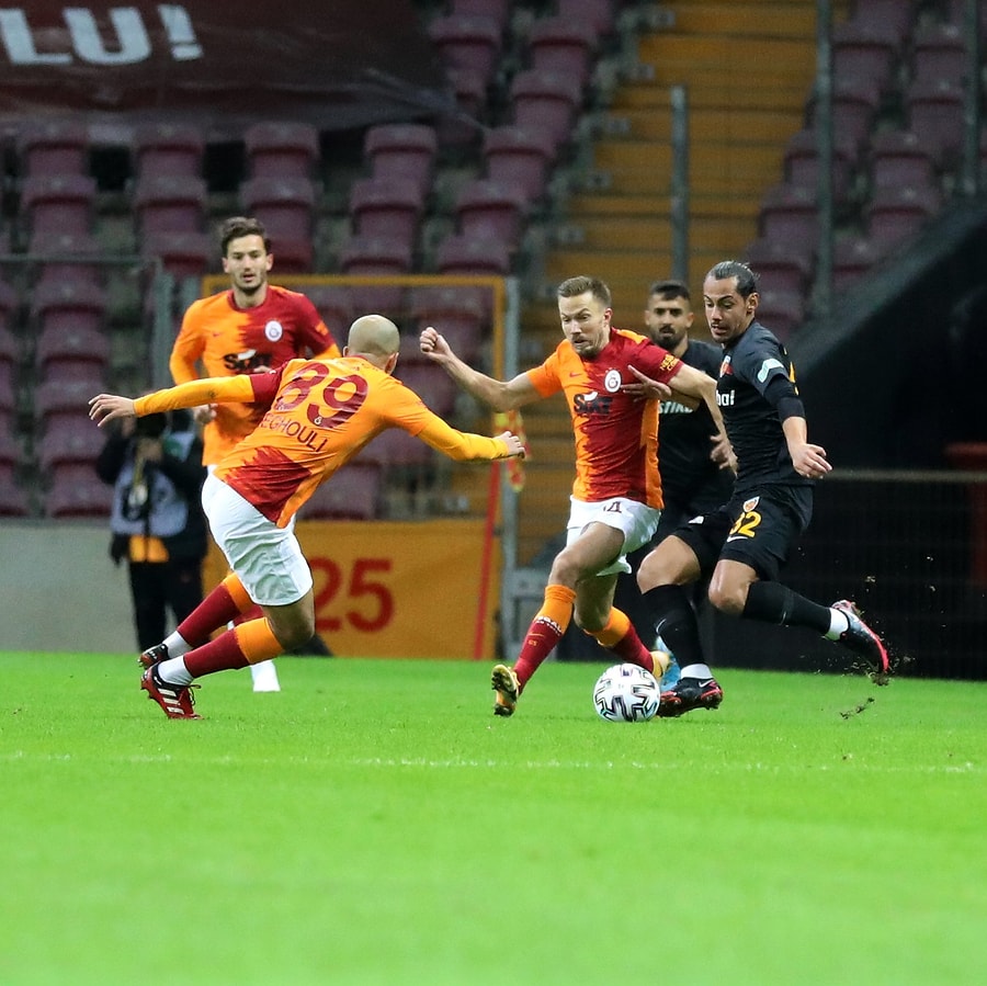 Cimbom Un Galibiyet Serisi Bitti Kayserispor Un 10 Kisiyle Ve Tek Isabetli Sutla 1 Puan Kazandigi Macta Yasananlar Ve Tepkiler