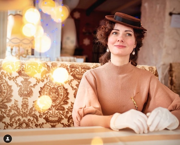 15. Если вы тоже питаете нежную любовь к моде того времени, то присоединяйтесь к подписчикам Милы, которых набралось уже больше 67 тысяч. На ее страничке вы найдете много интересного! :)