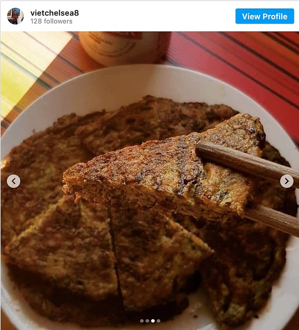 5. Так каждый год в предверии зимы улицы столицы Вьетнама заполнены ароматом традиционного омлета из песчаных червей, который ни с чем нельзя спутать.