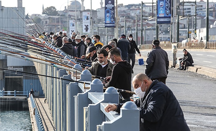 Olta Balıkçıları Galata Köprüsü'ne Akın Etti, Önlemler Hiçe Sayıldı