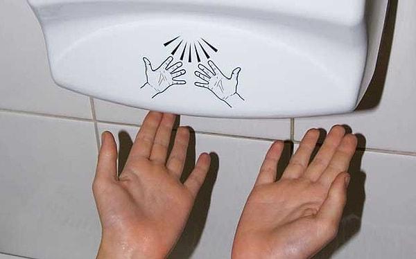13. Ellerinizi kağıt havluyla kurutmak elinizde bulunan bakteriyi %456 oranında azaltacaktır. Öte yandan el kurutma makinesi bakterileri %255'e kadar artırır çünkü yaydığı ısı ile halihazırda bulunan bakterileri yayar.