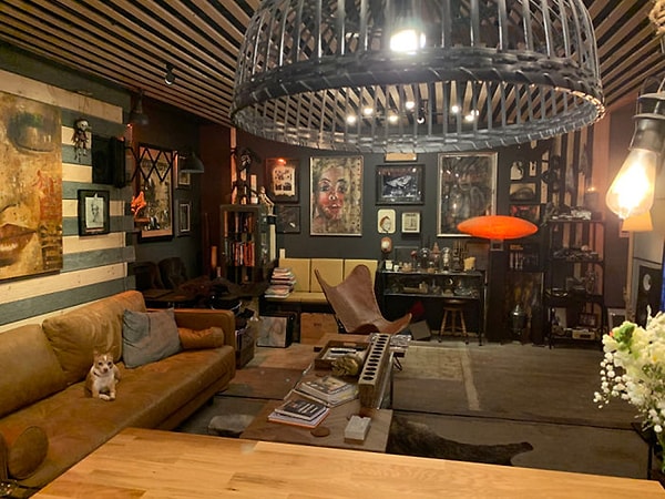 Он нанял профессионалов, потому что сначала планировал построить 3-этажный таунхаус.