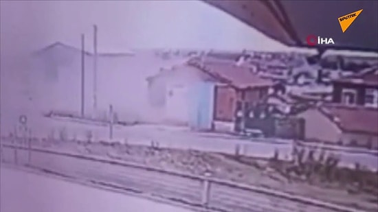 Takla Atan Araçtan Uçan Sürücü Evin Çatısına Düştü
