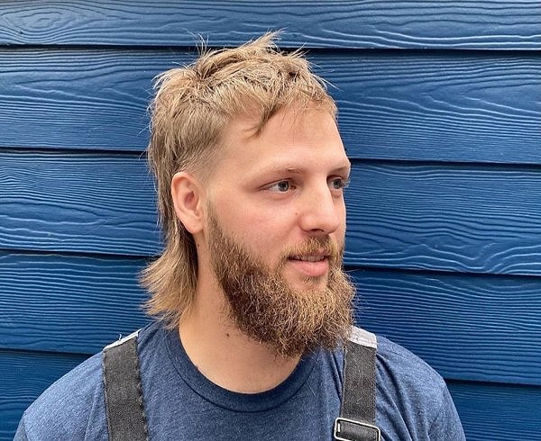 1. Он не единственный, кто доверил свою стрижку подруге...