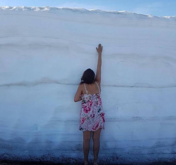 16. "Вот столько снега может выпасть в Швеции летом. А теперь представьте, что там творится зимой!"