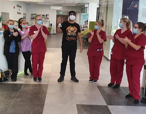 12. "Сегодня я закончил курс протонно-лучевой терапии! В мое тело стреляли протонами целых 6 недель, представляете?!"