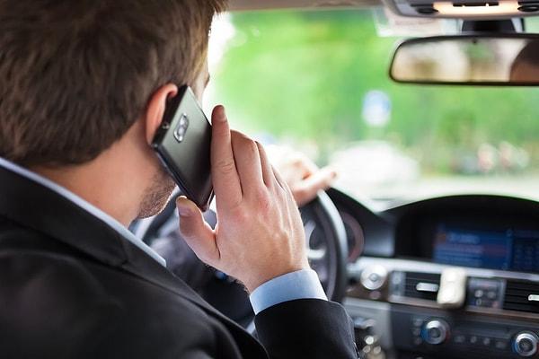 7. Cep telefonu ile konuşan sürücülerin korna sesini bir türlü duyamaması...