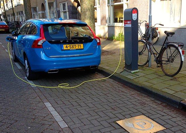 10. Hollanda vatandaşlarına eşsiz destekler vererek büyük elektrikli araç dönüşümüne hazırlanıyor.