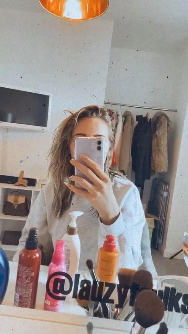 İskoç fenomen, kullandığı ürünlerin saçına olan etkisini göstermek için kamerayı aynaya çevirerek çekim yaptı ve Instagram hikayesine ekledi.