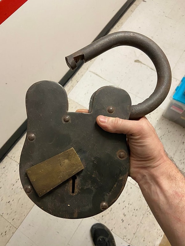 13. «Огромный замок, который я нашел на работе»: