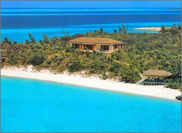 9. Kendisinin Bahamalar'da özel bir adası olduğu bilinmektedir.