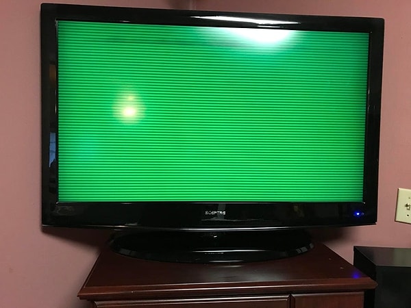 1. «Первый день семейного карантина. Телевизор умер»