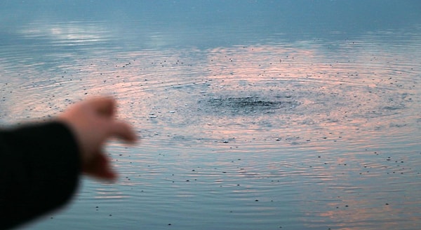 Son yıllarda suyu hızla çekilen ve kuruma tehlikesi ile karşı karşıya kalan Burdur Gölü'nde, Halk Plajı sahiline yakın bölgede yaklaşık 10 gündür gaz çıkışı görülmeye başlandı.