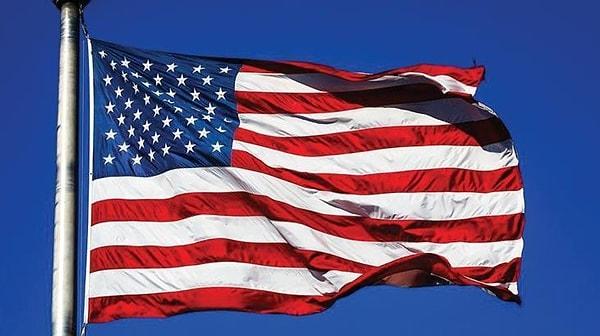 18. ABD'nin sembollerinden biri Özgürlük Heykeli'nin elinde ne vardır?