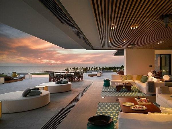17. Puerto Vallarta, Meksika'da yer alan muhteşem deniz manzaralı hem açık hem kapalı bir oturma odası.