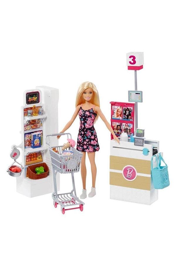 9. Ahhh çocukken ne severdik şu Barbie'leri.