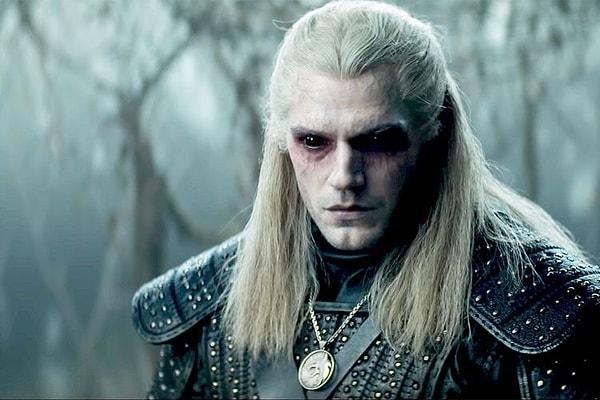 4. Henry Cavill, The Witcher setinde ayağından sakatlandığı için çekimler bir süreliğine ertelendi.