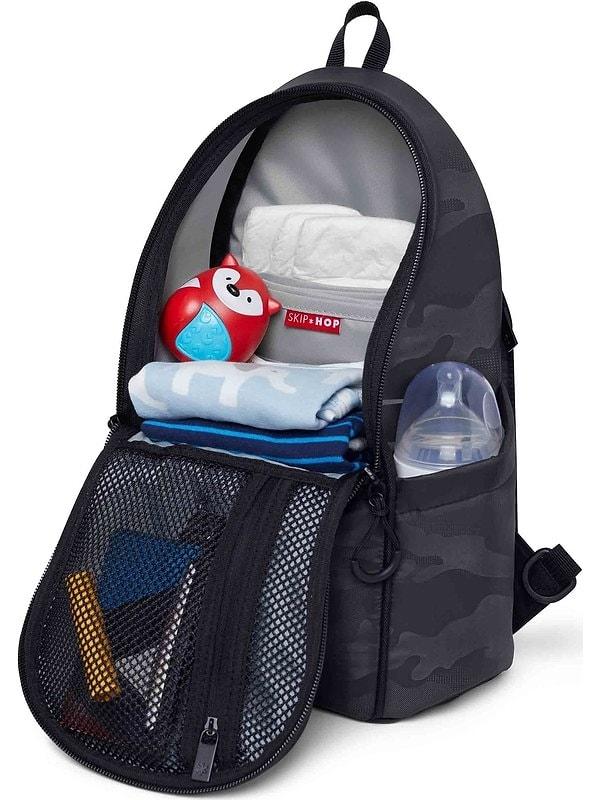 13. Bebeğinizin eşyalarıyla içini doldurabileceğiniz bir çantaya ihtiyacınız olacağı kesin. Skip Hop markasının bebek bakımı için tasarlanan çantası oldukça fonksiyonel...