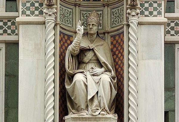 1442 yılında ise reform karşıtı Papa Eugenius IV tarafından sünnet Hristiyanlar için resmen yasaklanır.