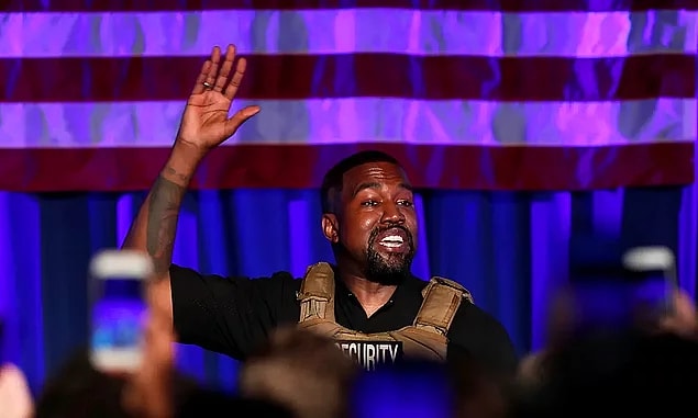 10. Kanye West eskiden Gap'te çalışıyordu.