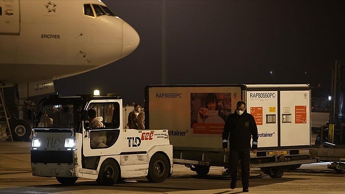 14 Gün Test Edilecek: Çin'den Sipariş Edilen Kovid-19 Aşıları Türkiye'ye Geldi