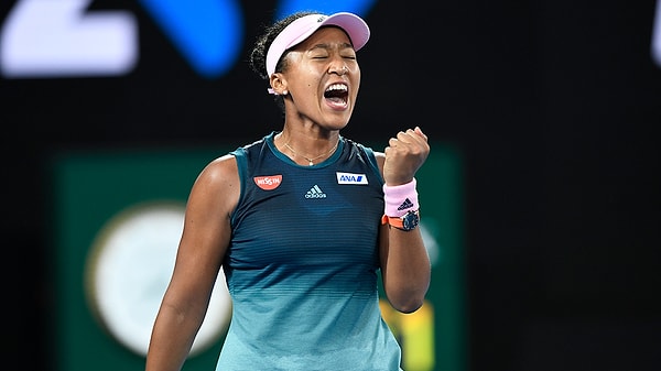 40. Japon tenisçi Naomi Osaka, ağustos ayında ABD'de polislerin siyahilere gösterdiği şiddeti protesto ederek Western & Southern Açık'tan çekildi.