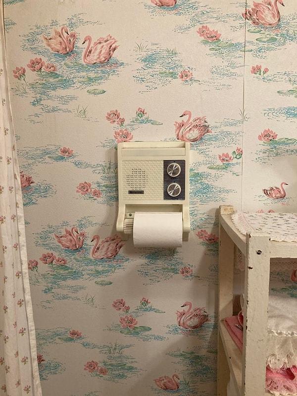 9. "Anneannemin evindeki tuvalet kağıtlığında radyo var."😂