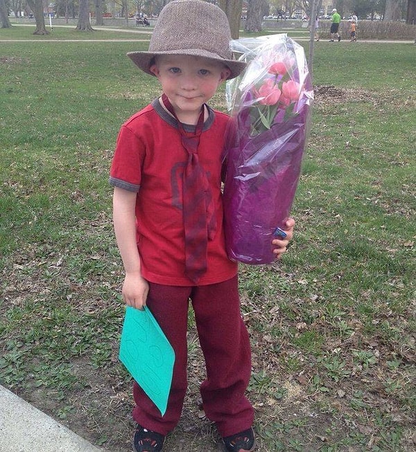 5. "Мой сынок приоделся для вечеринки в честь дня рождения своей одноклассницы".