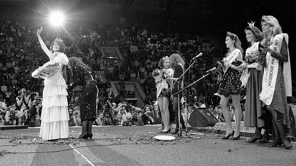 1. На котором победительницей стала Маша Калинина. Именно её называют первой в нашей стране «Мисс года»