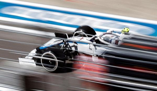 28. Formula 1 Rusya Grand Prix'te Williams'tan Nicholas Latifi antrenman sırasında.